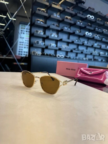 очила с черен обикновен калъф и ув защита prada miu miu , снимка 1