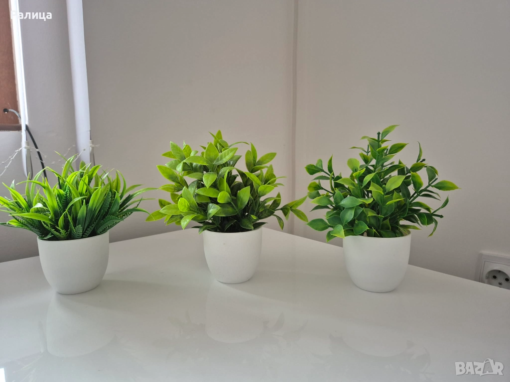 Комплект от 3 бели саксии с изкуствена зеленина, снимка 1