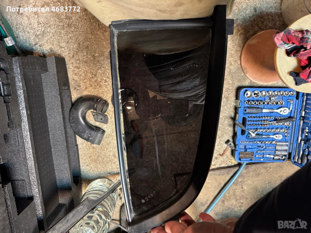 Малко стъкло на задна лява врата на Мицубиши Mitsubishi L200 само за 50лв. MN117605, снимка 1