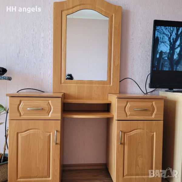 Продадена!!!!тоалетка с  огледало , снимка 1