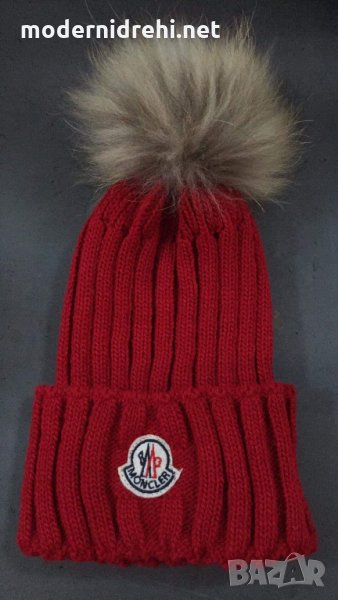 Дамска шапка Moncler червена, снимка 1