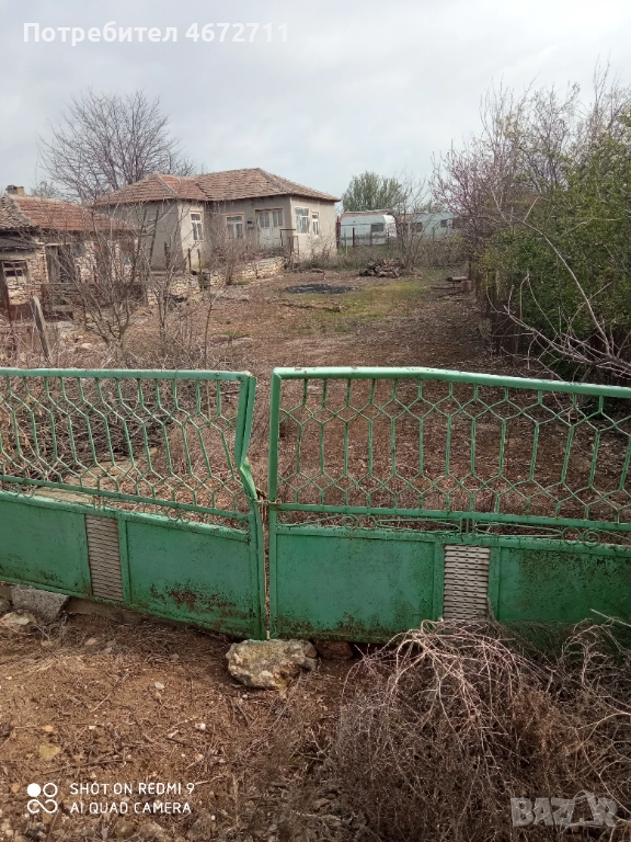 Дворно място с къща и стопански постройки, снимка 1