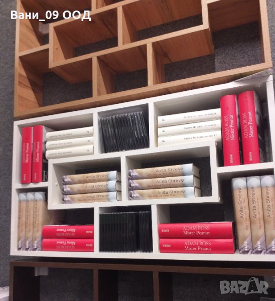 Голяма стенна етажерка с 8 разделения, снимка 1