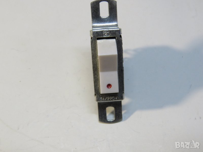 Промишлен Български ключ - 3 положения в здрав корпус от бакелит и метални ушички за монтаж, снимка 1