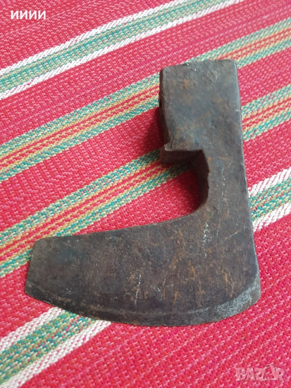 Кована стара брадва , снимка 1