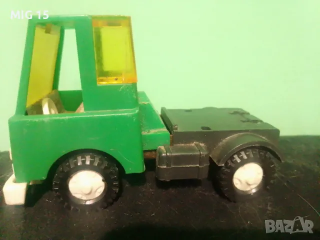 Стара играчка камионче.