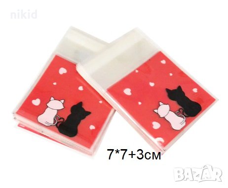 Черно бяло коте на червен фон опаковъчни пликчета торбички за дребни сладки или др.