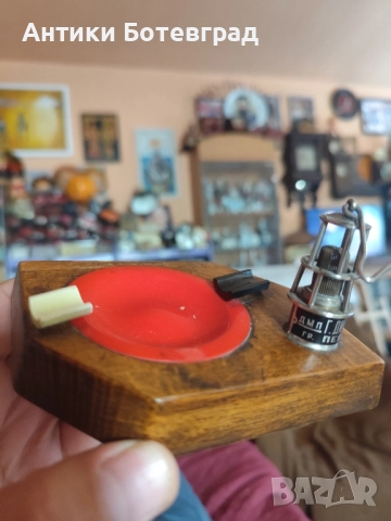 Пепелник и миньорска лампа сувенир Перник Георги Димитров , снимка 3 - Антикварни и старинни предмети - 51661772