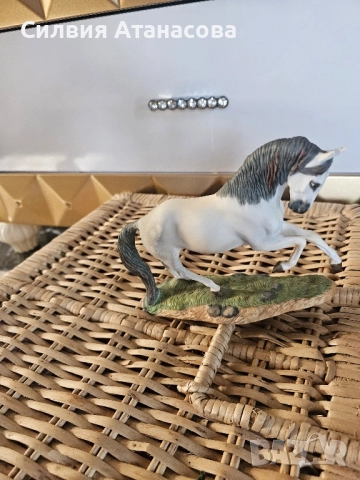 Порцеланови сувенири Коне , снимка 2 - Колекции - 52538384