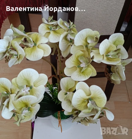 реалистични изкуствени орхидеи в керамична кашпа , снимка 3 - Декорация за дома - 50506780