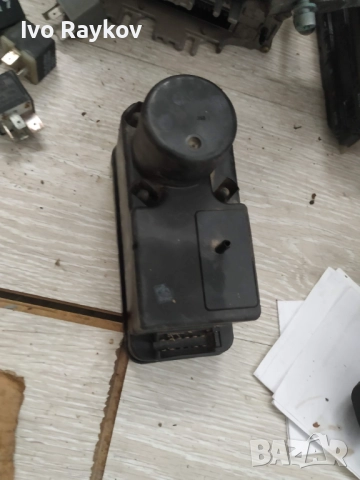 Вакуум помпа централно зааключване Hella VW Golf Passat 357962257, 357 962 257 