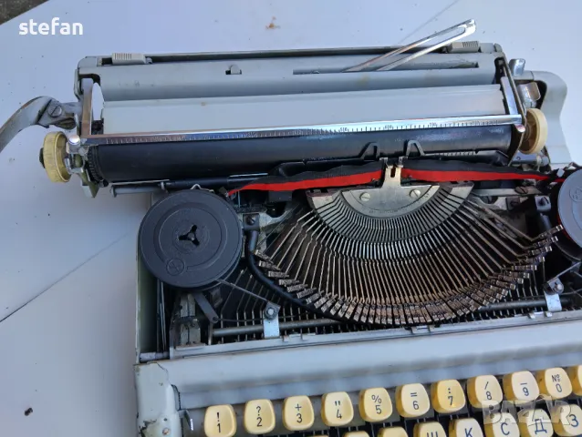 ПОРТАТИВНА ПИШЕЩА МАШИНА С КАПАК И СЕКРЕТ, снимка 4 - Други ценни предмети - 47838762