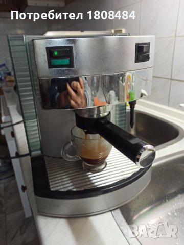 Кафемашина Саеко Гран крема с ръкохватка с крема диск, работи отлично и прави хубаво кафе с каймак , снимка 1 - Кафемашини - 44099268