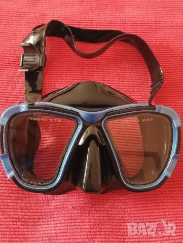 Маска, очила за водни спортове. 
