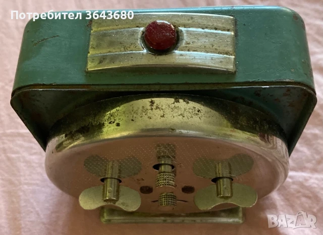 Будилник Б84 ретро, съветски, оригинал, работещ отлично., снимка 3 - Антикварни и старинни предмети - 50741579