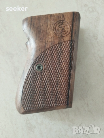 Орехови чирени за пистолет CZ / VZ 50