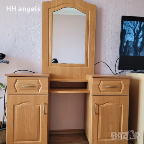 Продадена!!!!тоалетка с  огледало , снимка 1