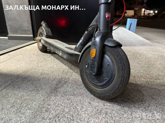 Електрическа тротинетка Ducati Pro-I,350W/+зарядно, снимка 2 - Друга електроника - 51685906