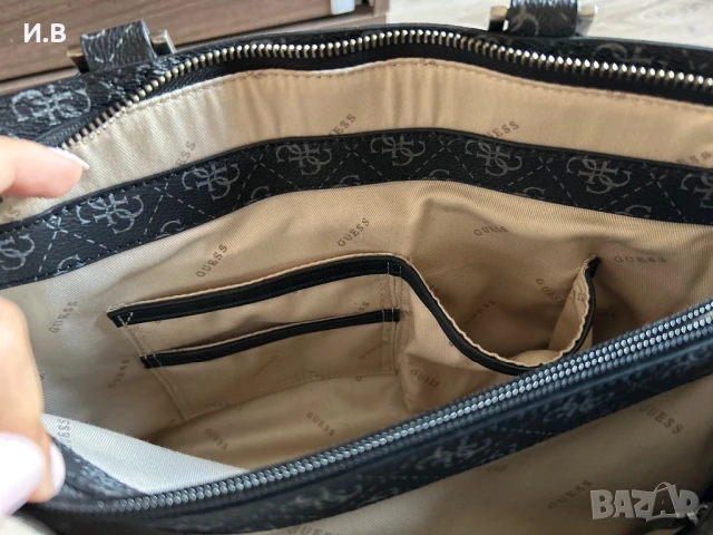 Оригинална чанта GUESS, снимка 4 - Чанти - 50847245