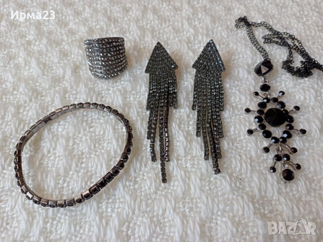 Лот бижута в черно