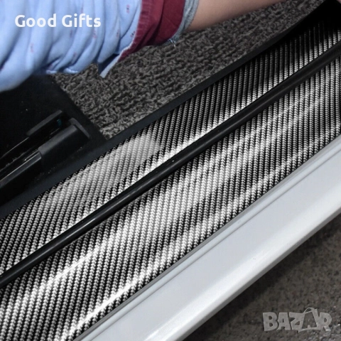 Карбонова Декоративна лайсна Carbon 5 см x 2.5 м – защита и стил за вашия автомобил, снимка 3 - Аксесоари и консумативи - 52131264