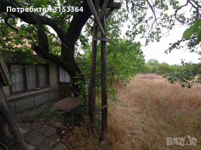 Продава се УПИ с вила и двор – с. Червен (долната част) 🌿, снимка 2 - Парцели - 51491513