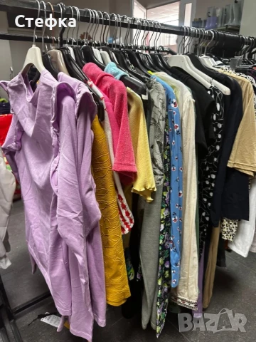 Пакет 100Бр дрехи на Едро , снимка 2 - Други - 51080525