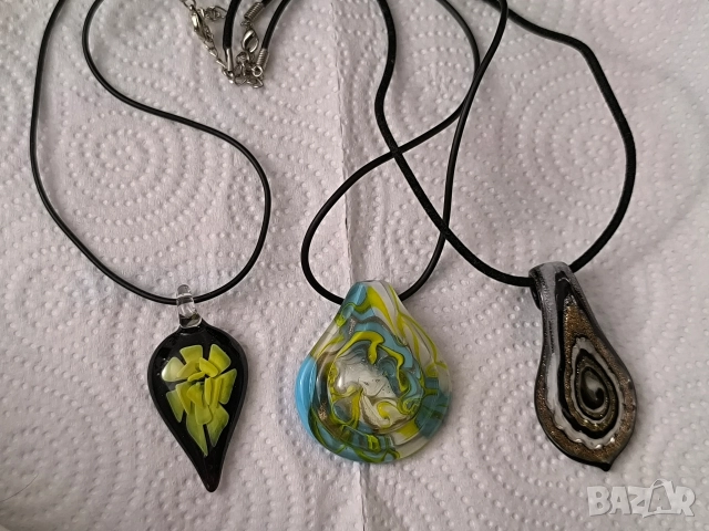 различни вносни висулки 3 на снимката Мурано стъкло ж