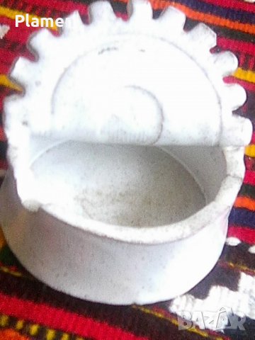 Керамичен пепелник с форма на отворена консерва, снимка 1 - Антикварни и старинни предмети - 32257861
