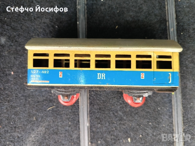 Вагонче и релса 