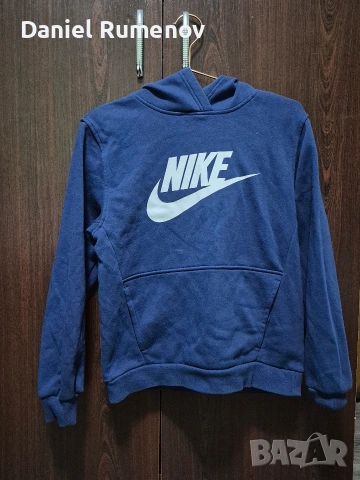 продавам слуичер nike комплект