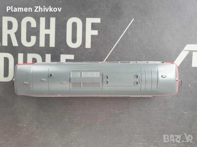 Два дизелови локомотива на Дойче бан . Единият е перфектен Другият няма буфери, снимка 3 - Антикварни и старинни предмети - 53005605