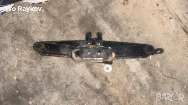 Крик за Toyota Avensis , снимка 2 - Аксесоари и консумативи - 48272468