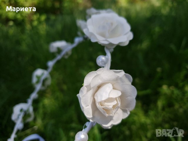 Венец за коса в бяло с Цветя и перлички за Сватба или Кръщене Аксесоар за коса Бяло Венче с цветя , снимка 5 - Аксесоари за коса - 36735613