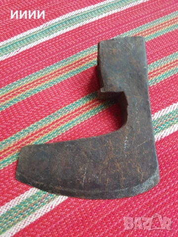 Кована стара брадва 