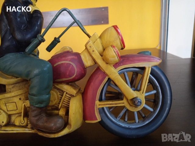Стара Масивна СТАТУЕТКА РЪЧНО ИЗРАБОТЕНА на Моторист с Мотор Harley Davidson ВНОС от Англия, снимка 2 - Антикварни и старинни предмети - 52457105