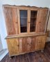 Старинен дървен шкаф