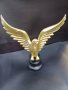 Златен орел с разперени крила висококачествен полирезин 