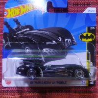 Hot Wheels Batman & Robin Batmobile, снимка 1 - Колекции - 43481824