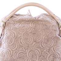 Чанта от естествена кожа с ефектен релеф в бледо розово от Lucca Baldi 