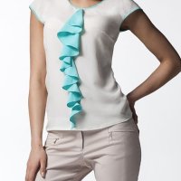 Дамска блуза в бяло с къдрички в цвят мента Awama - XL, снимка 1 - Корсети, бюстиета, топове - 43114663