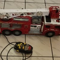 Радиоуправляема кола Дики, пожарен камион, пожарна с стълба и струя за гасене на пожар. , снимка 1 - Коли, камиони, мотори, писти - 43806181
