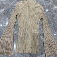 Златисто поло С размер, снимка 1 - Блузи с дълъг ръкав и пуловери - 43545812
