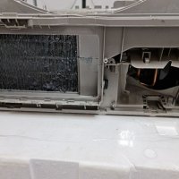 Дъно от сушилня AEG със компресора, снимка 3 - Сушилни - 37560127