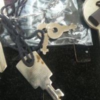 Лот ключове, снимка 3 - Други ценни предмети - 26215968