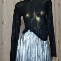  К-т S/M Черна прозрачна блуза със сребристи точки и сребриста пола с кожен ефект, снимка 1 - Поли - 43722543
