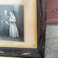 Антикварна дървена рамка с триптична сватбена снимка, снимка 2 - Антикварни и старинни предмети - 43998698