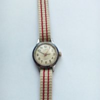 Дамски механичен часовник Заря, снимка 3 - Антикварни и старинни предмети - 43058948