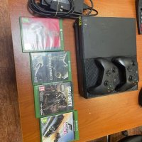 X box one с два джойстика, снимка 1 - Xbox конзоли - 43523259