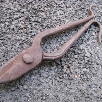 Стара кована ножица, снимка 1 - Антикварни и старинни предмети - 28693614